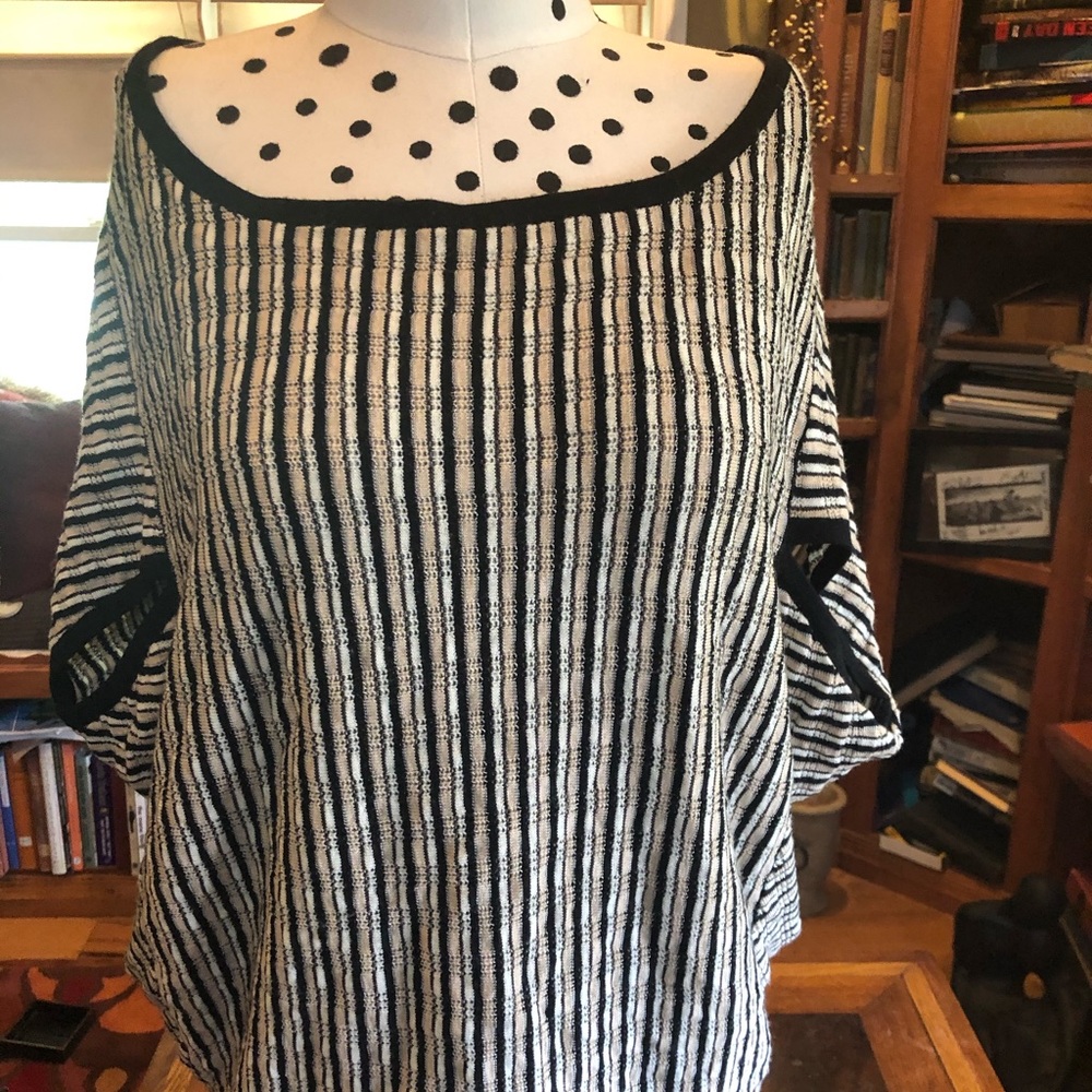 *B2G1* CHIC LAUNDRY BY DESIGN COCOON SWEATER XS!